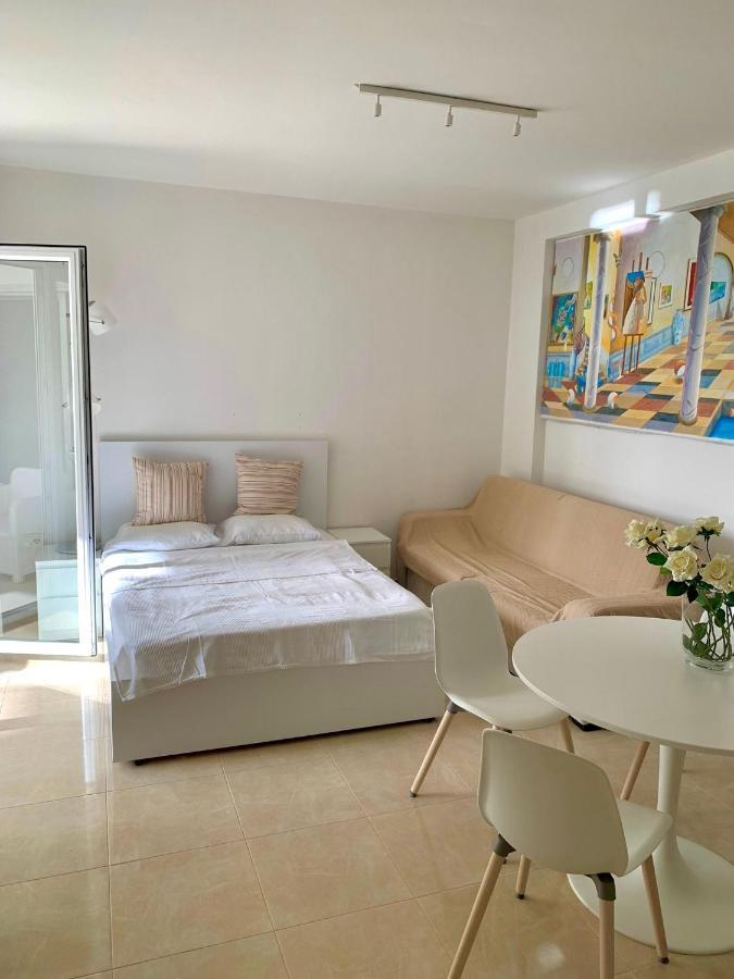 סרנדה Loli Apartment Luxury White Residence מראה חיצוני תמונה