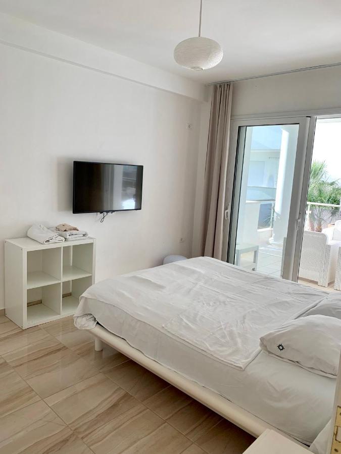 סרנדה Loli Apartment Luxury White Residence מראה חיצוני תמונה