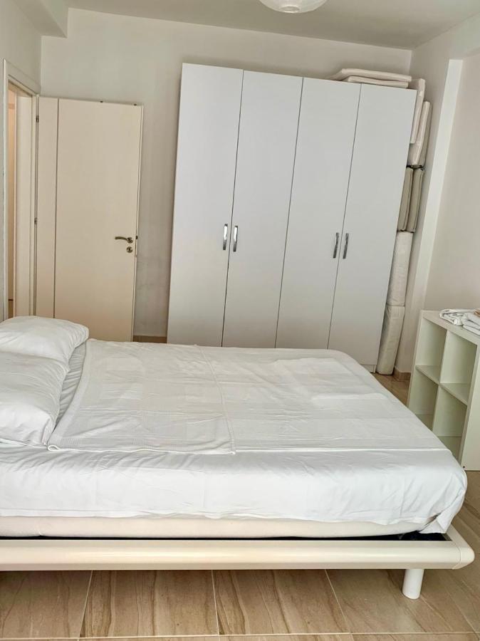 סרנדה Loli Apartment Luxury White Residence מראה חיצוני תמונה