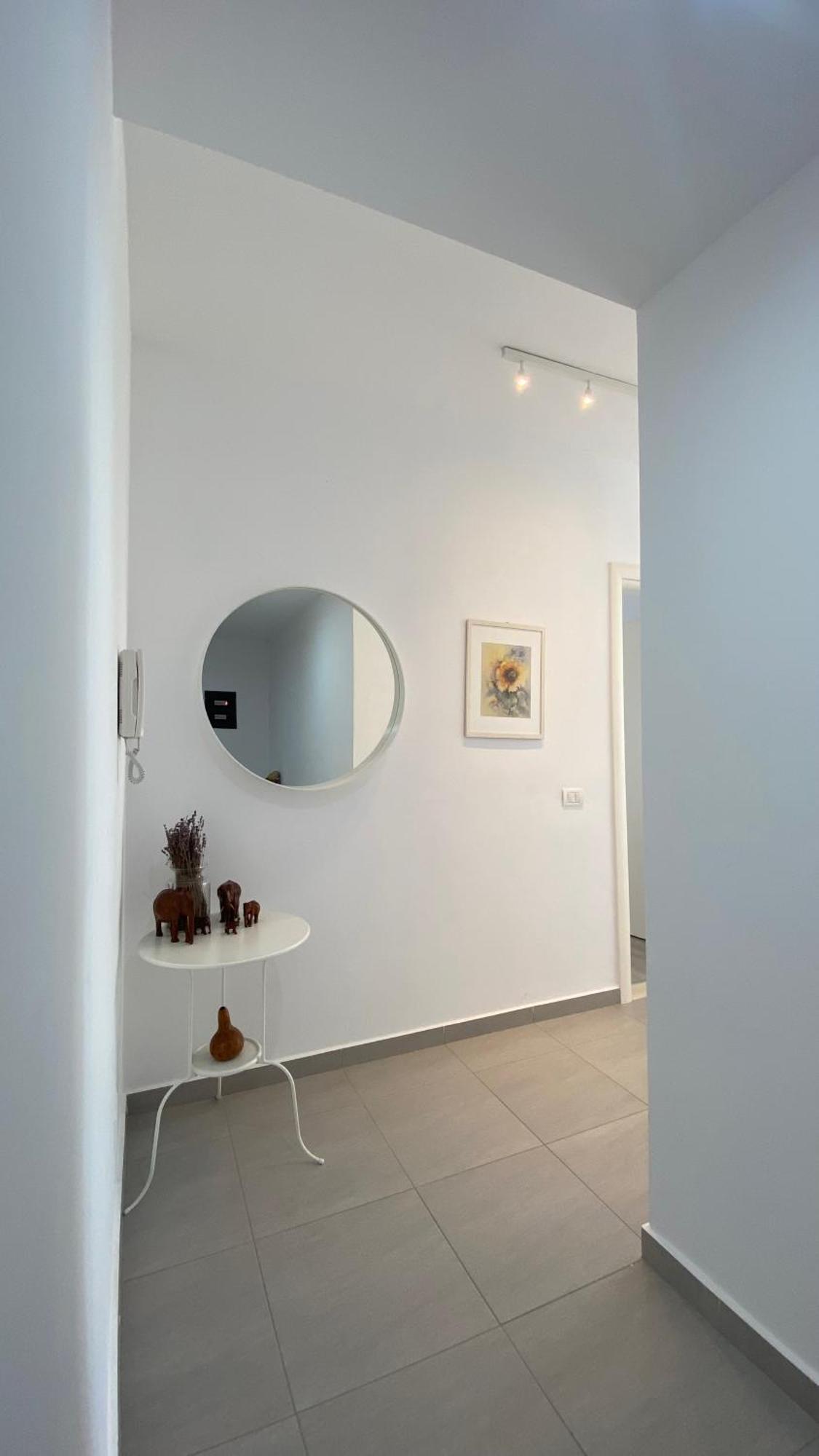 סרנדה Loli Apartment Luxury White Residence מראה חיצוני תמונה
